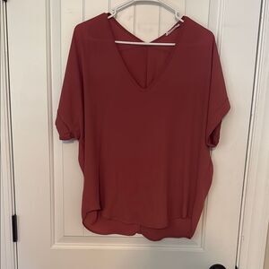 Lush woman’s Size Small V-Neck Blouse Short Dolman Sleeve Rust Orange Red Flowy